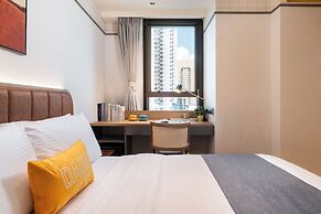 Dash Living On Hollywood