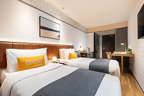 Dash Living On Hollywood