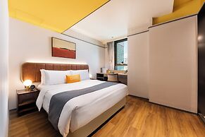 Dash Living On Hollywood