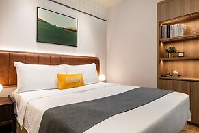 Dash Living On Hollywood