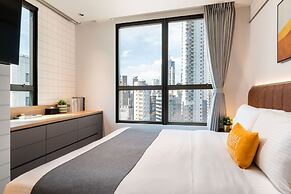 Dash Living On Hollywood