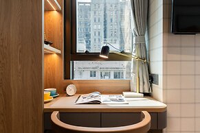 Dash Living On Hollywood