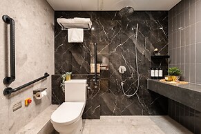 Dash Living On Hollywood