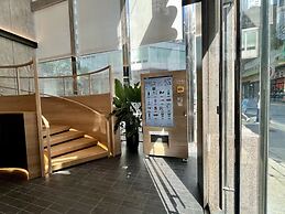 Dash Living On Hollywood