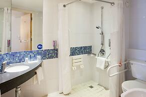 Holiday Inn Express London Stansted Airport by IHG