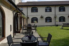 The Everglades Park Hotel