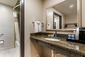 Best Western Plus Forest Park Inn