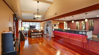 Best Western Plus Forest Park Inn