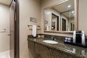 Best Western Plus Forest Park Inn