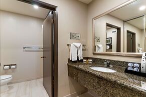 Best Western Plus Forest Park Inn