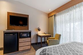 Best Western Plus Forest Park Inn