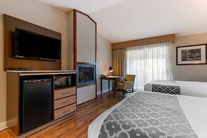 Best Western Plus Forest Park Inn