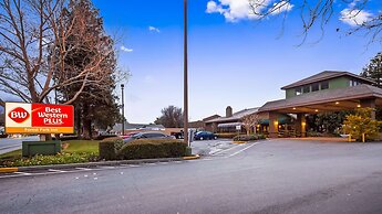 Best Western Plus Forest Park Inn