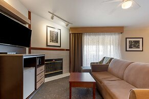 Best Western Plus Forest Park Inn