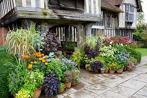 London Beach Country Hotel