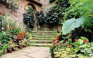 London Beach Country Hotel