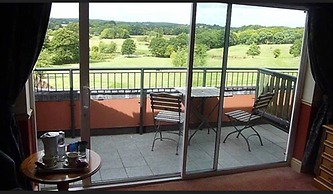 London Beach Country Hotel