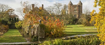 London Beach Country Hotel