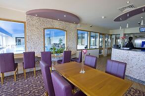 London Beach Country Hotel