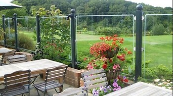 London Beach Country Hotel