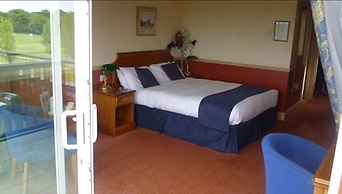 London Beach Country Hotel