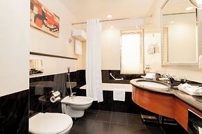 Holiday Inn Kuwait by IHG