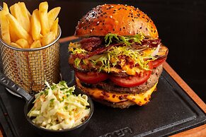 Holiday Inn Kuwait by IHG