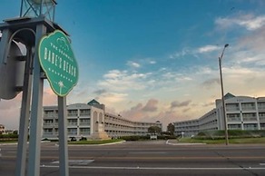 Casa Del Mar Beachfront Suites