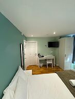 The George Hotel