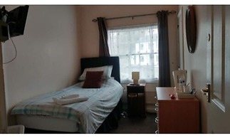 The Three Horseshoes - Inn