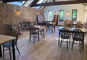 The Three Horseshoes - Inn