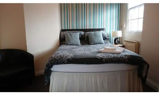 The Three Horseshoes - Inn