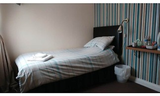 The Three Horseshoes - Inn