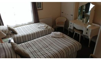 The Three Horseshoes - Inn