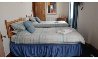 The Three Horseshoes - Inn