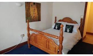 The Three Horseshoes - Inn