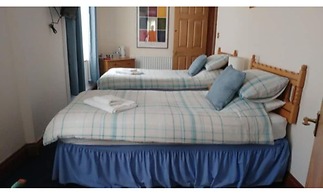 The Three Horseshoes - Inn