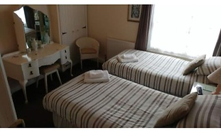 The Three Horseshoes - Inn