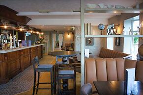 Shard Riverside Hotel, Bar & Restaurant