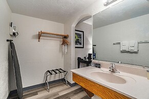 Travelodge by Wyndham Traverse City MI