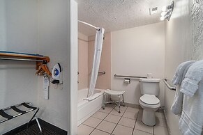 Travelodge by Wyndham Traverse City MI