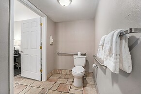 Travelodge by Wyndham Traverse City MI