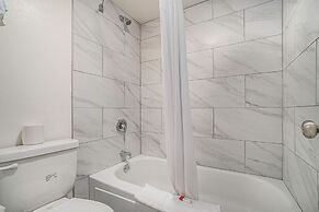 Travelodge by Wyndham Traverse City MI