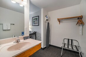 Travelodge by Wyndham Traverse City MI