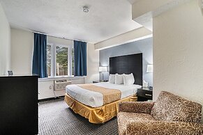 Travelodge by Wyndham Traverse City MI