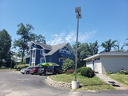 Travelodge by Wyndham Traverse City MI