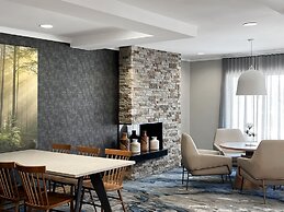 Fairfield Inn & Suites by Marriott Rogers
