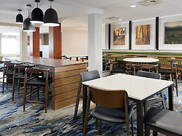 Fairfield Inn & Suites by Marriott Rogers