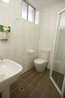 Noah's Mid City Motor Inn