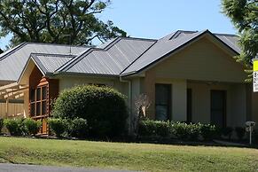 Noah's Mid City Motor Inn